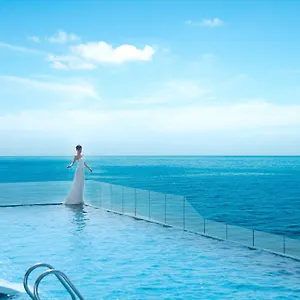 Vias - Transportation Included Hotell